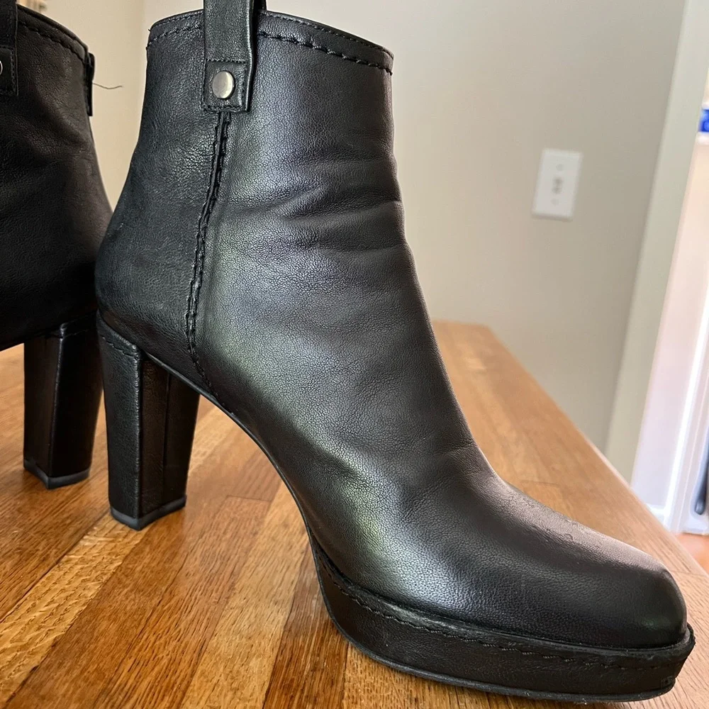STUART WEITZMAN PLATFORM BOOTIE